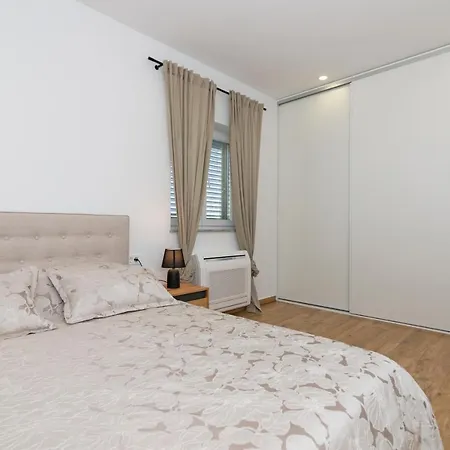 Ana 2 アパート ヴォディツェ